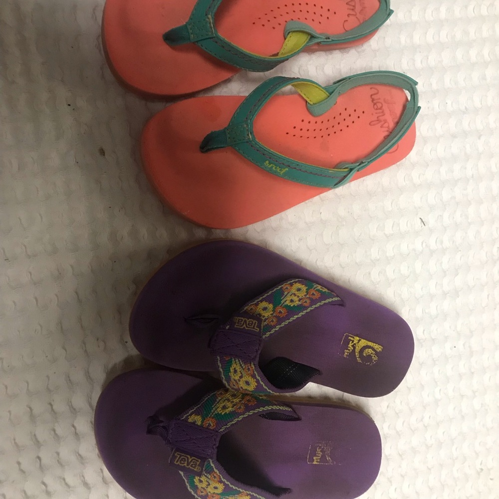 2 pairs of girl flip flops- Teva and Reef